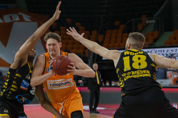 联赛比肩 联赛比肩